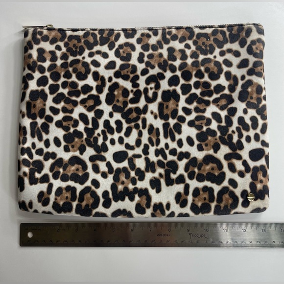 MALI + LILI ANIMAL PRINT ENVELOPE CLUTCH HANG BAG GENTLY USED - Picture 6 of 7
